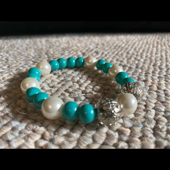 Bracelets - Picture 9 of 13